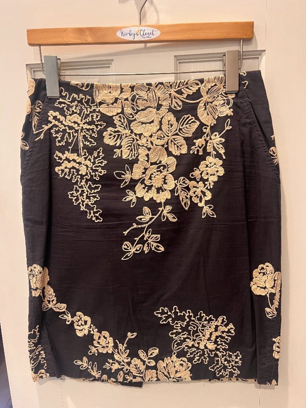 JCrew Embroidered Black & White Floral Pencil Skirt Size 4 Cotton w/ Pockets